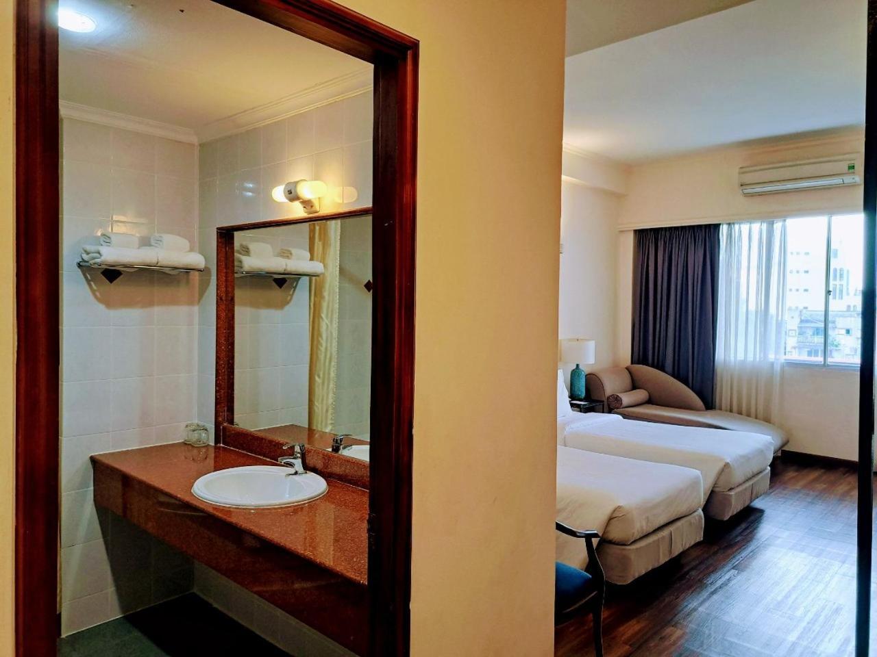 Liberty 2 Hotel Ho Chi Minh-stad Buitenkant foto